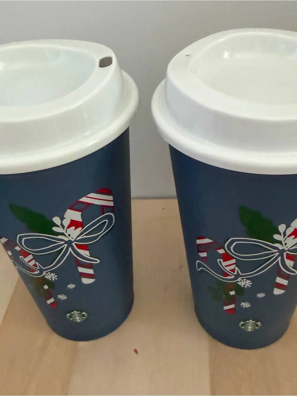 Starbucks reusable holiday
